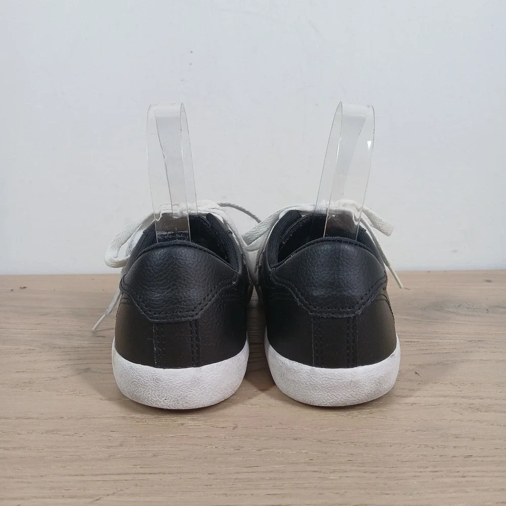 Converse Sneakers Junior US 6 Black White Leather Low Top Retro Skate Streetwear